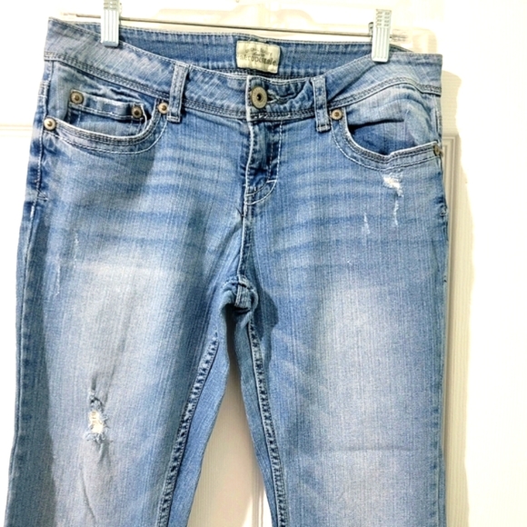 Aeropostale Chelsea Bootcut Women's Distressed and Ripped Denim Jeans Size 9/10 - Picture 4 of 11